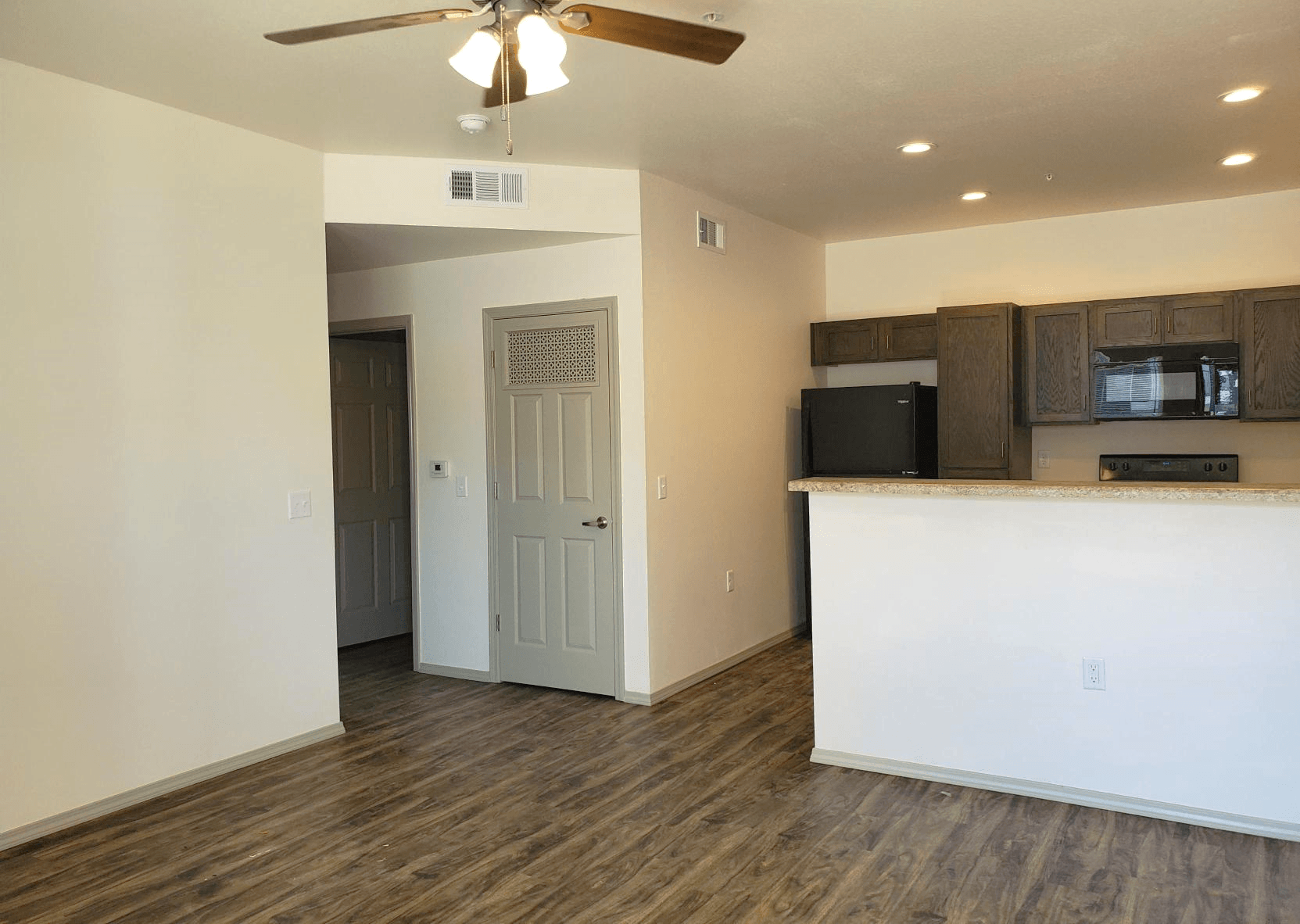 Photos and Video of Avenue Electric Apartments in Springdale, AR